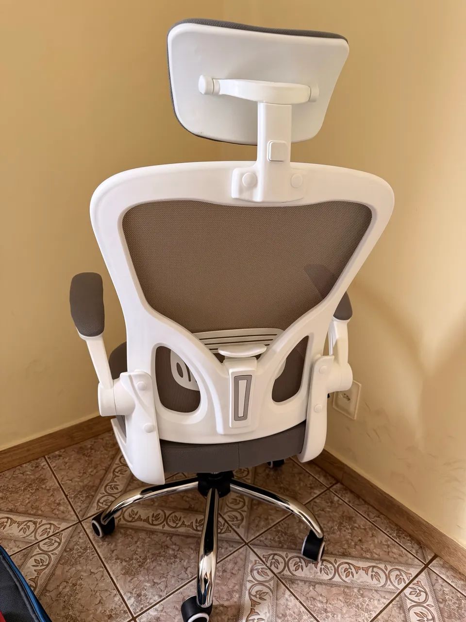 Cadeira Ergonômica com Apoio de Cabeça e Braços - Foto 2