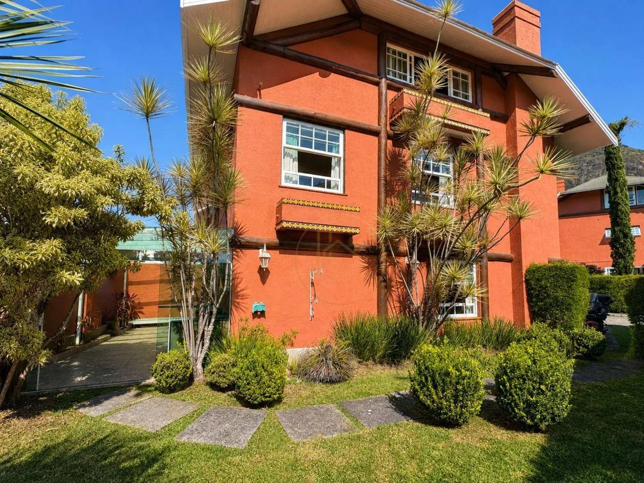 CASA EM CONDOMÍNIO COM 4 QUARTOS, 2 SUÍTES E LAZER COMPLETO EM IUCAS
