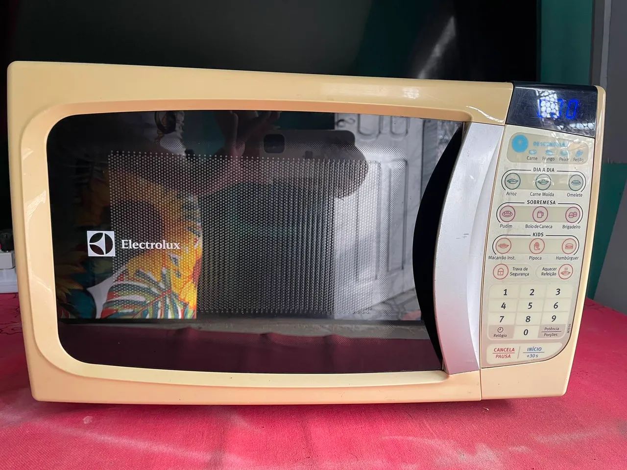 Lindo microondas Eletrolux 20L