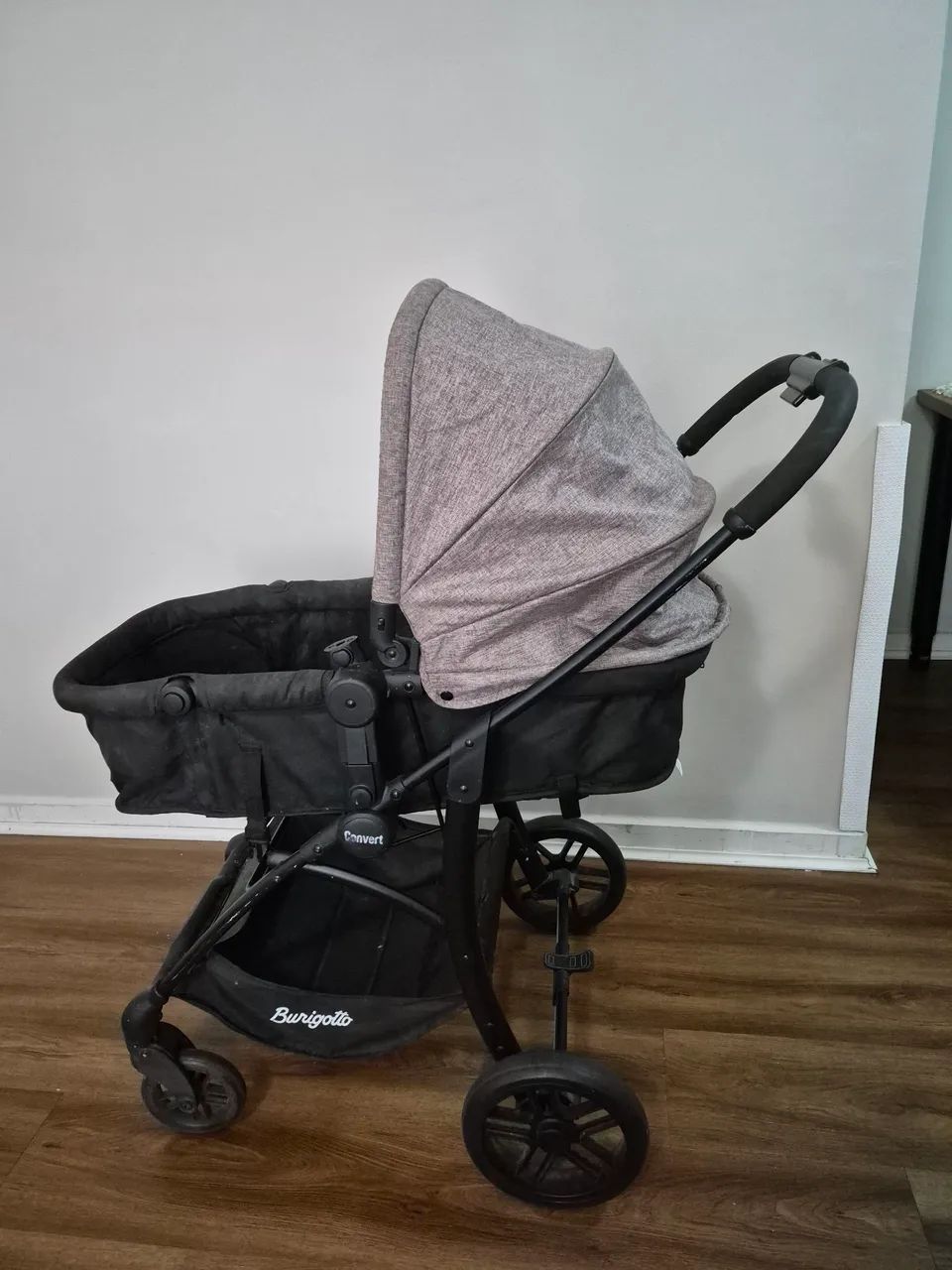 CARRINHO DE BEBE EXCELENTE DE MARCA - Foto 2