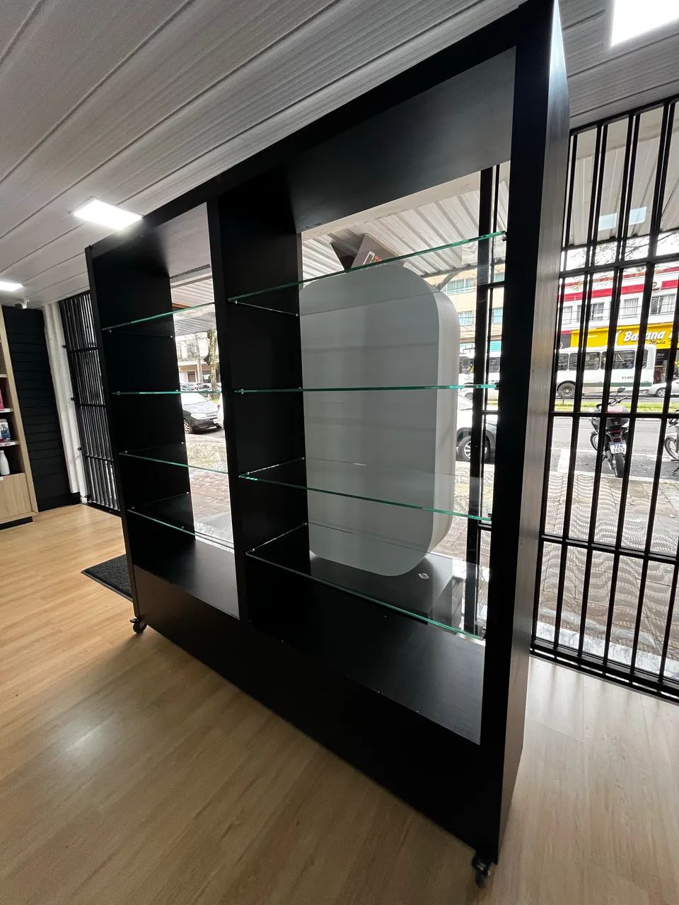 Vitrine estante com prateleira de vidro - Foto 3