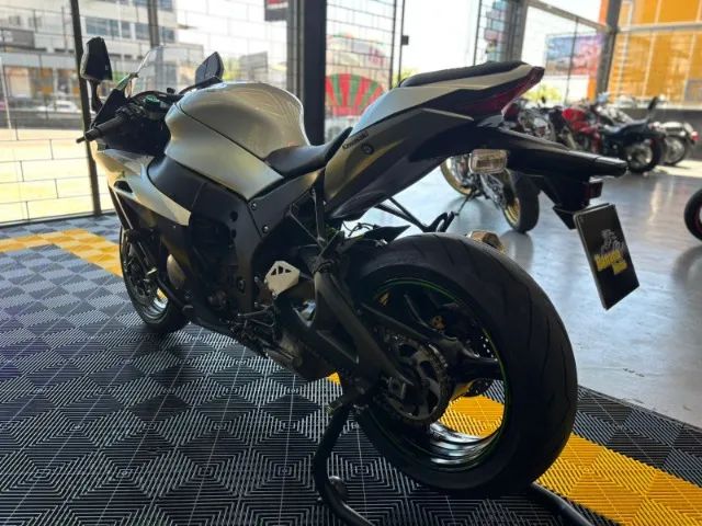 Kawasaki Zx-10rr 998cc 2018 - 1484861805 | OLX