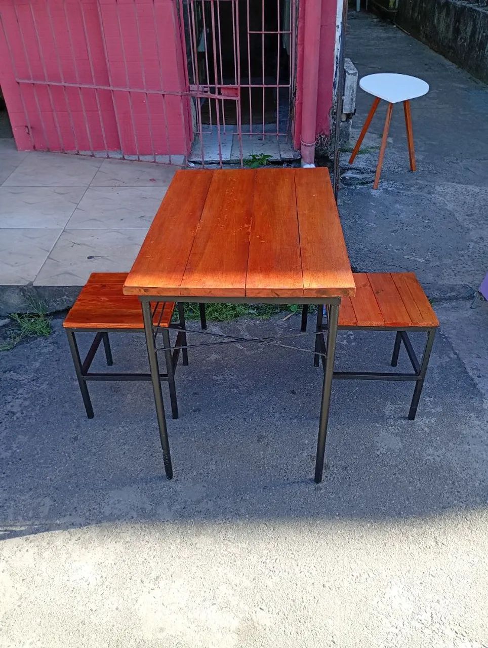 Conjunto mesa com duas banquetas  - Foto 2