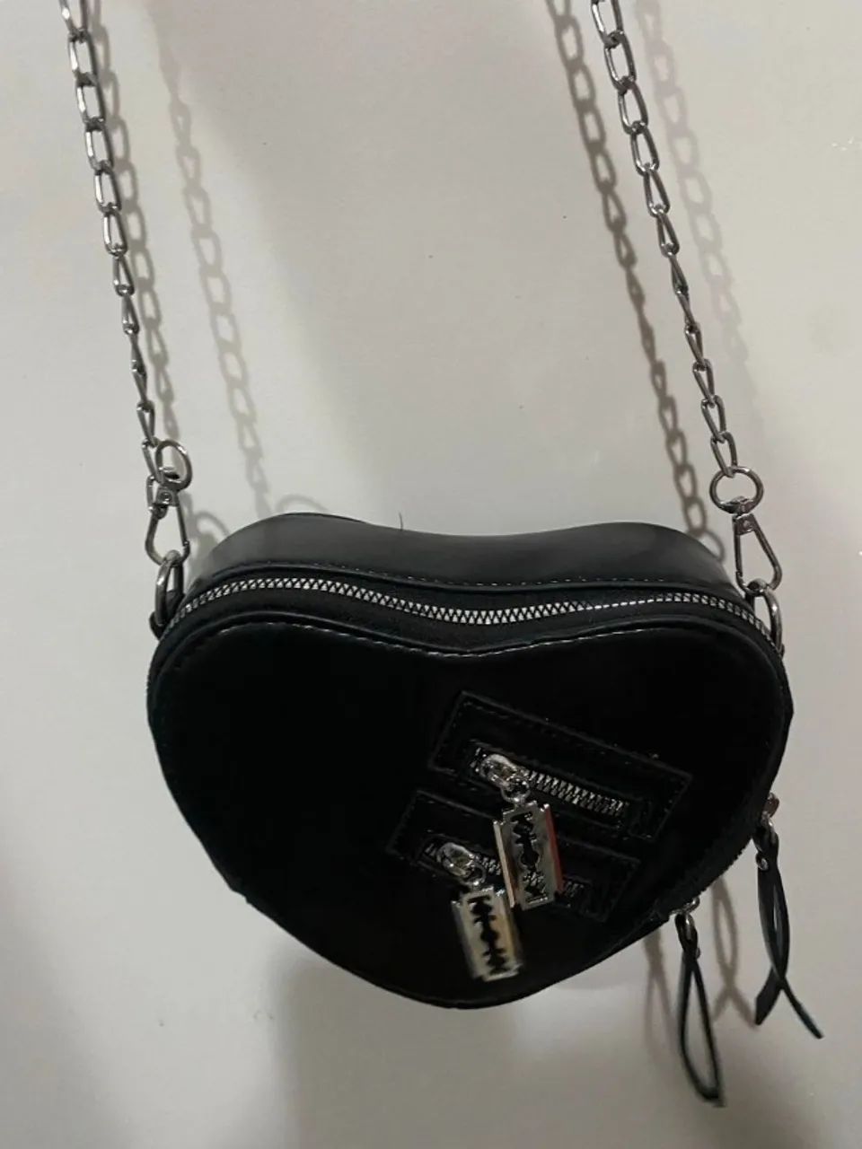 BOLSA DE COURO FAKE EM FORMATO DE CORAÇÃO - Foto 2
