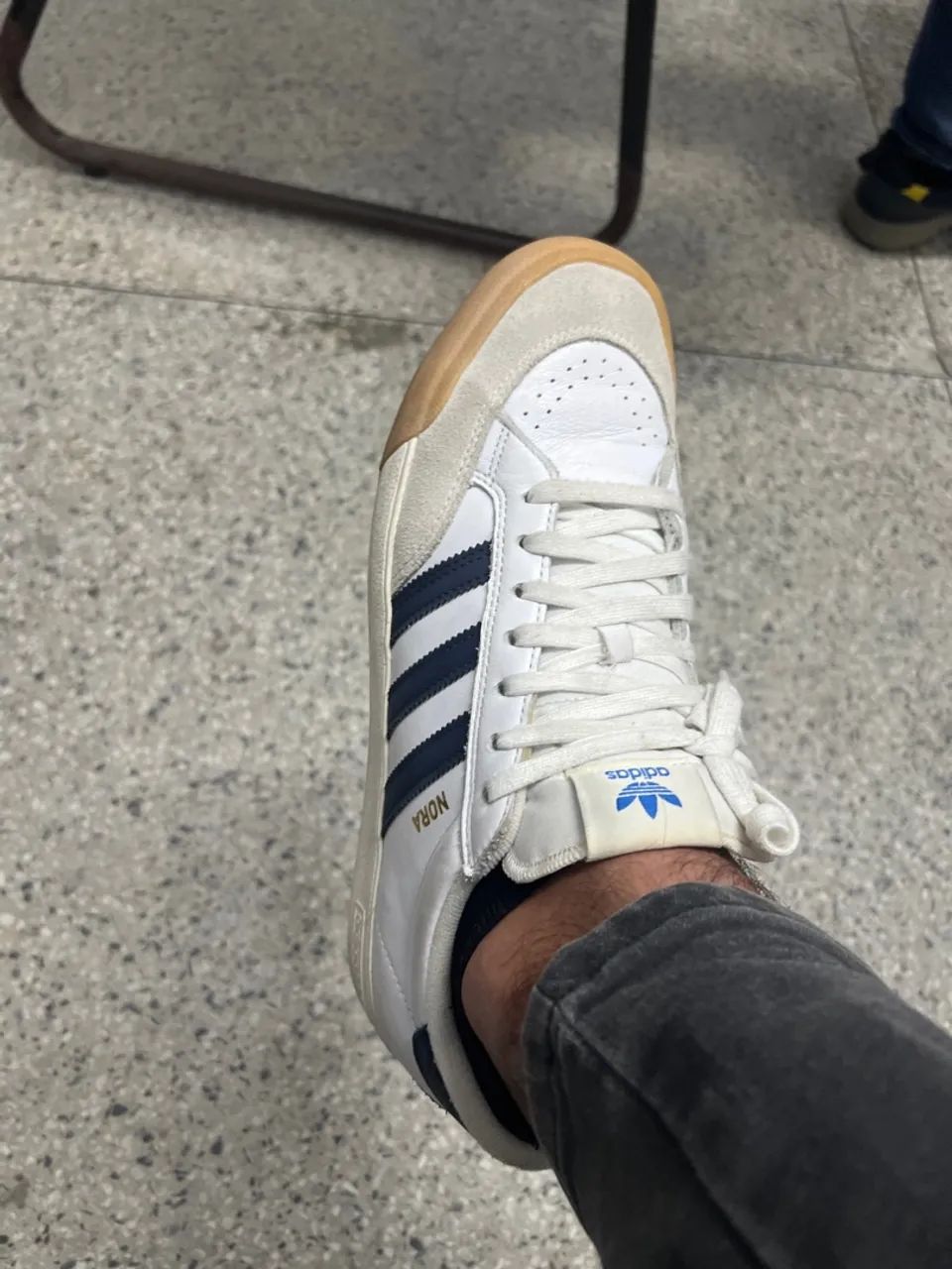 ADIDAS NORA POUCO USADO ORIGINAL