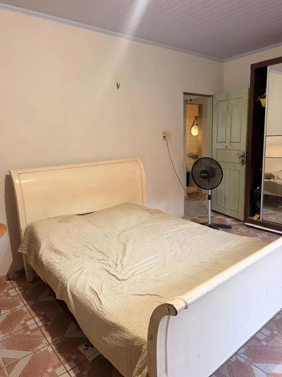 Cama de madeira com colchão  - Foto 2