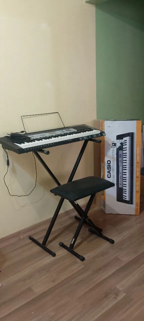 Teclado Casio CTK-1550 com suporte e banco