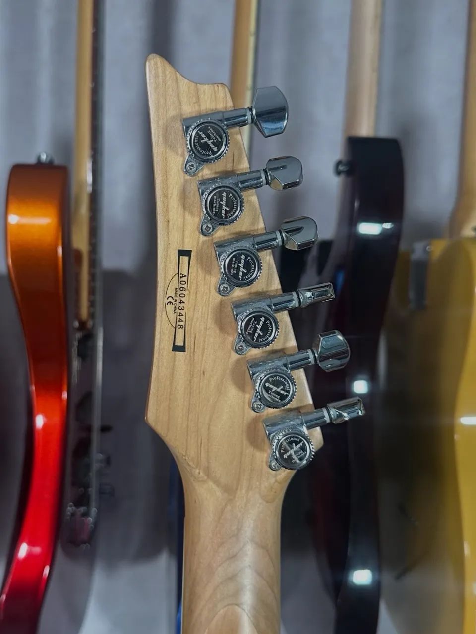 Guitarra ibanez GIO com tarraxas Guyker  - Foto 4