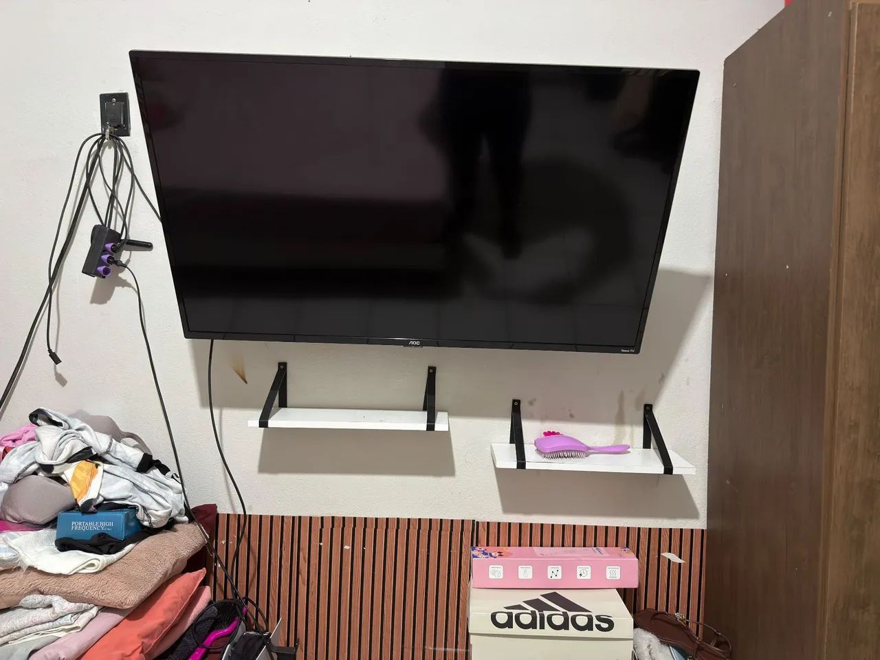Tv 43 polegadas AOC Roku. - Foto 2