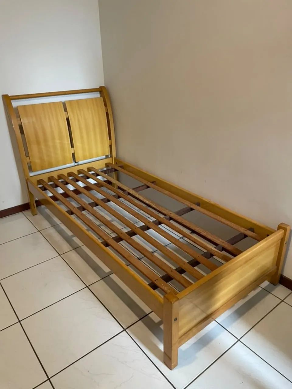 Cama solteiro de madeira maciça com colchão - Foto 2