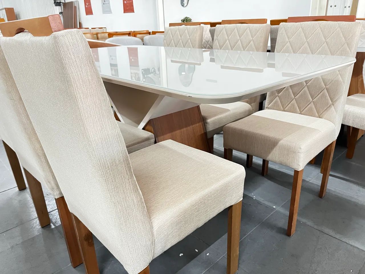 Mesa de jantar na laca