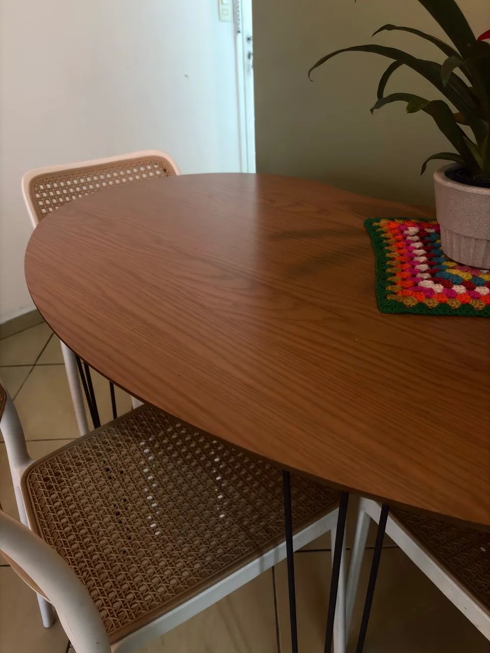MESA DE JANTAR E 4 CADEIRAS EMPILHAVEIS CONJUNTO  - Foto 2