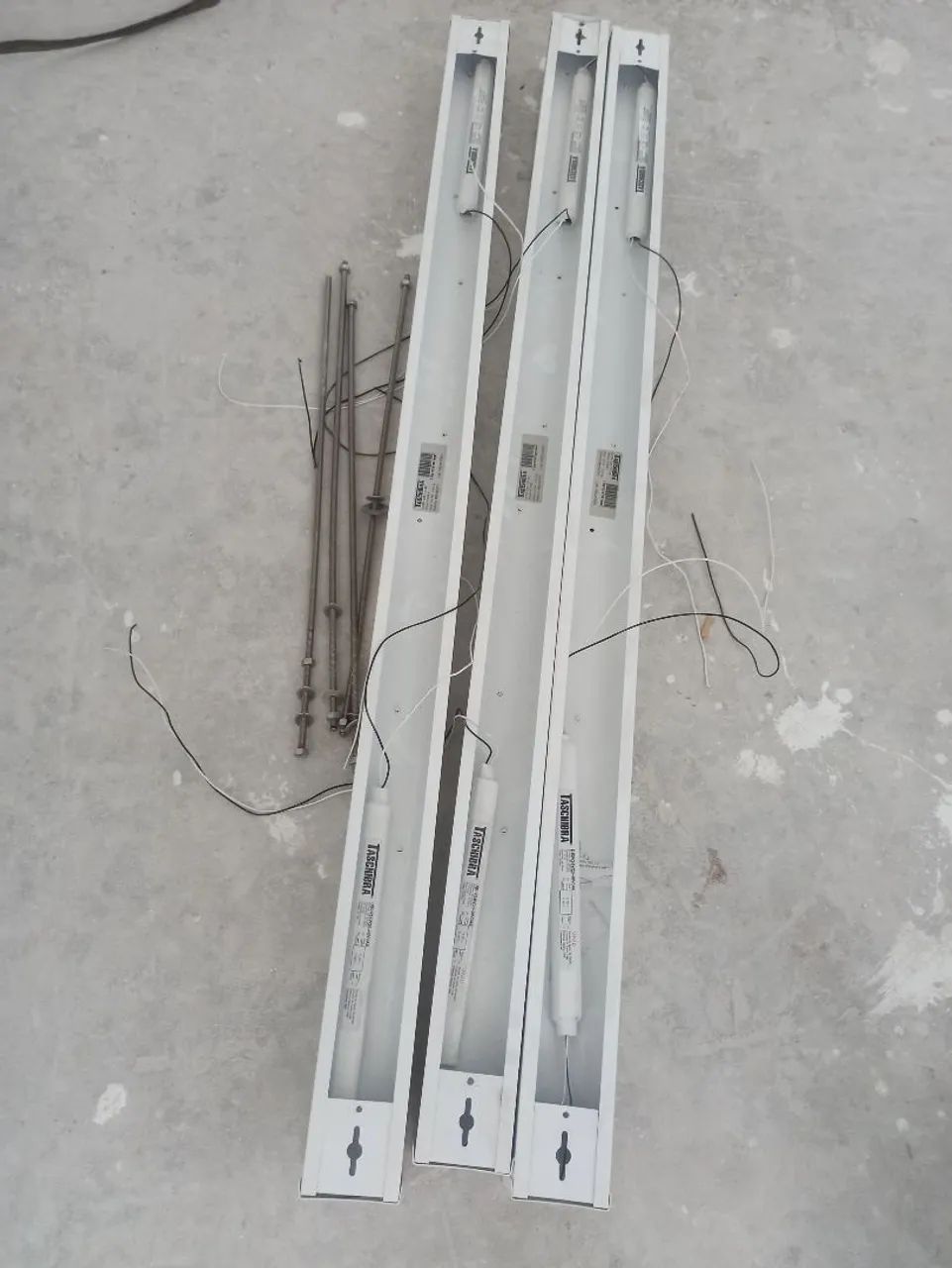 Luminária LED Linear Taschibra com Driver - Completa - Foto 2