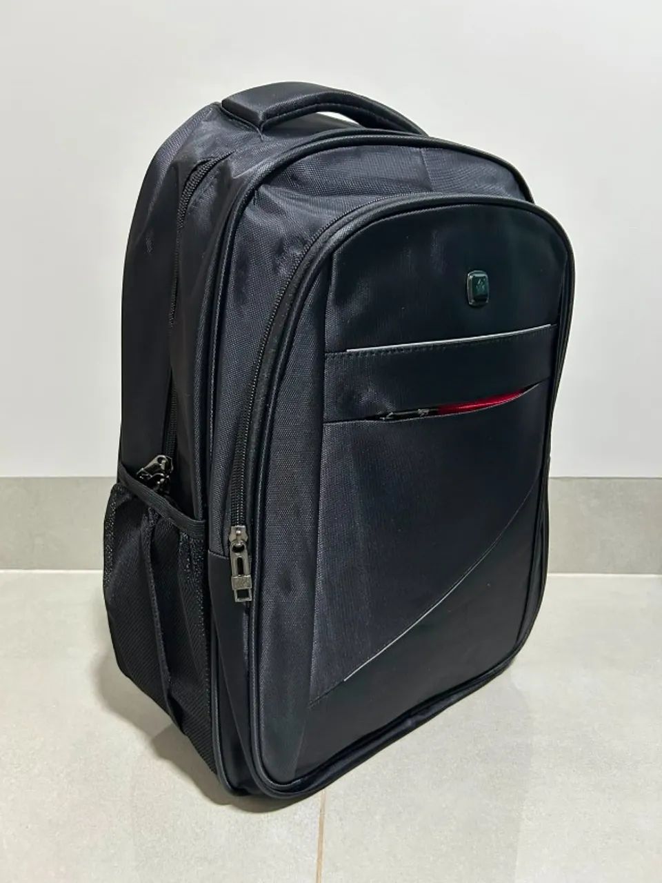 Mochila Preta NOVA Resistente Nunca Usada - Foto 2