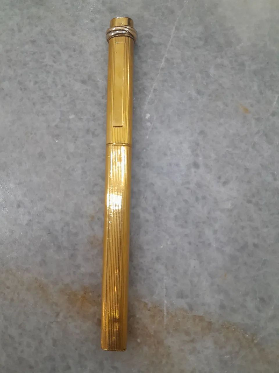 Caneta CARTIER com anel TRINITY alto relevo