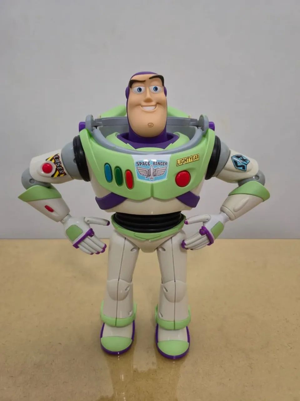 Buzz Lightyear (golpe karatê) - Disney/Pixar