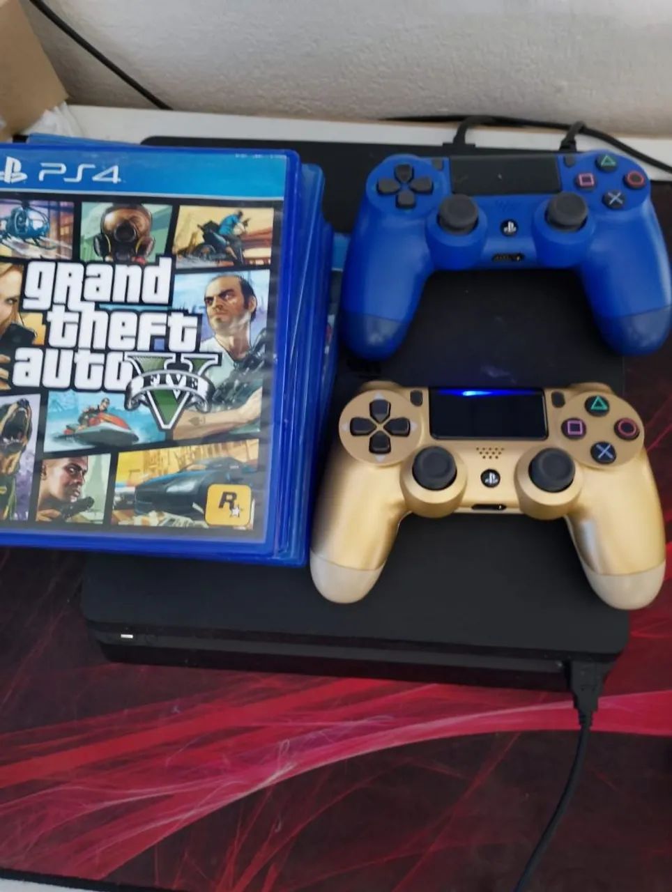 VENDO PS4 com 6 jogos 2 controles 