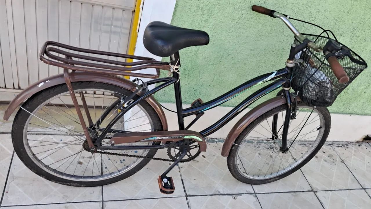 Bicicleta com cestinha 
