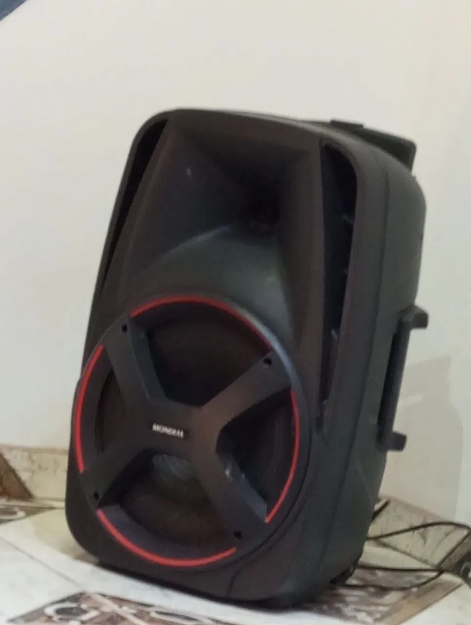 Vendo uma caixa de som