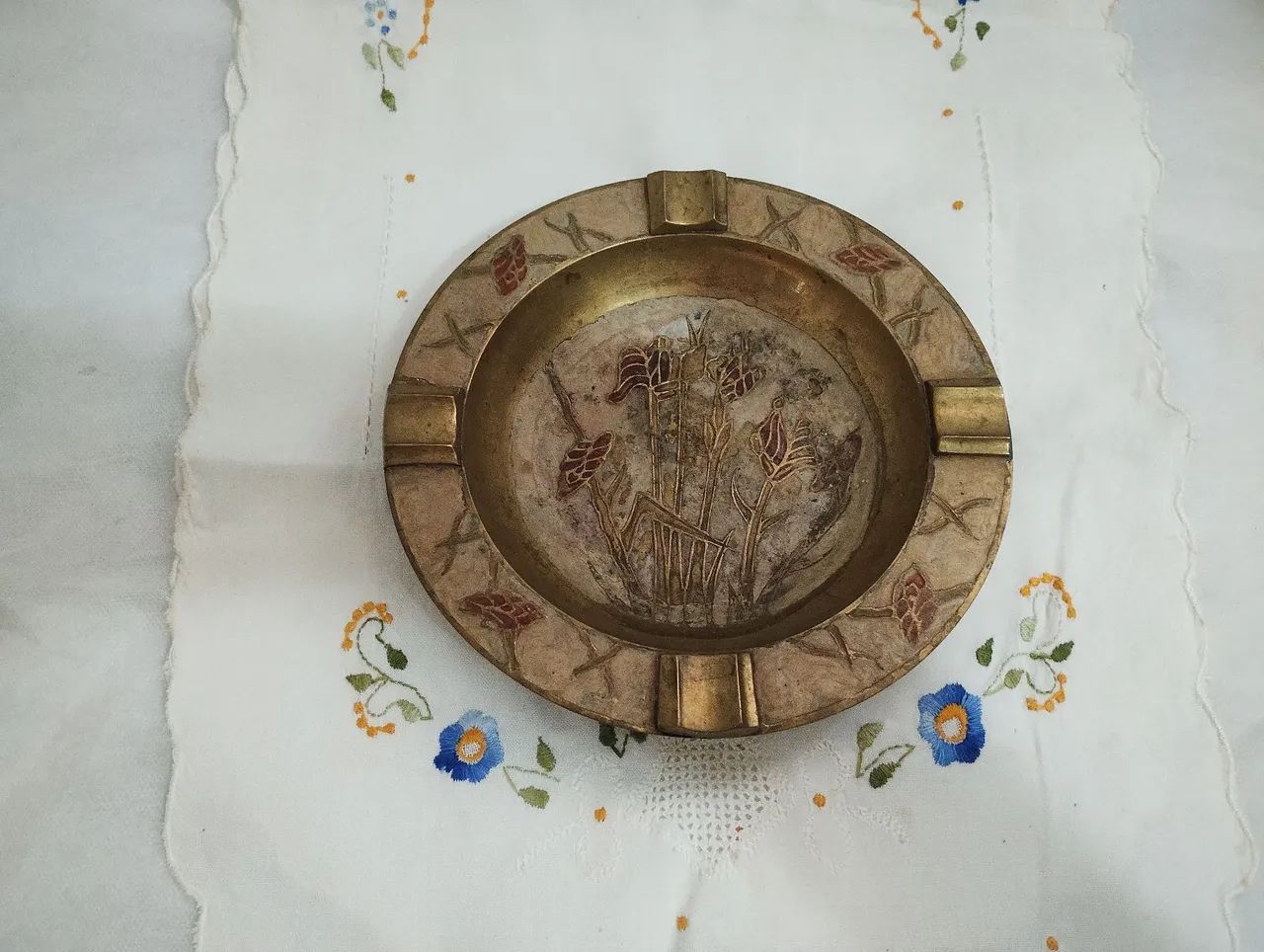 Cinzeiro antigo de bronze 