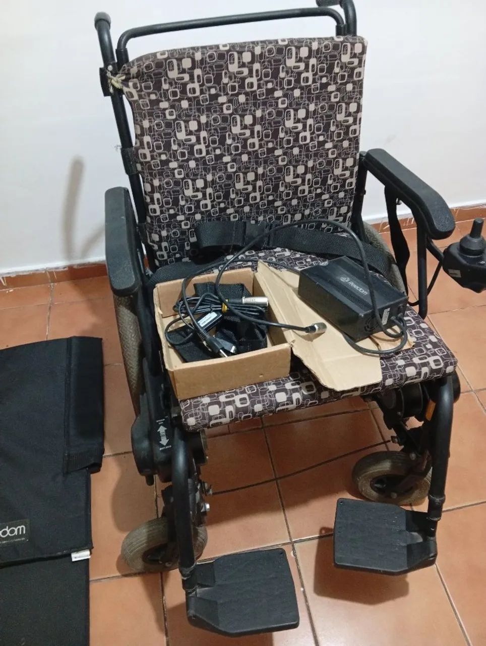 Cadeira de rodas eletrônica  - Foto 5