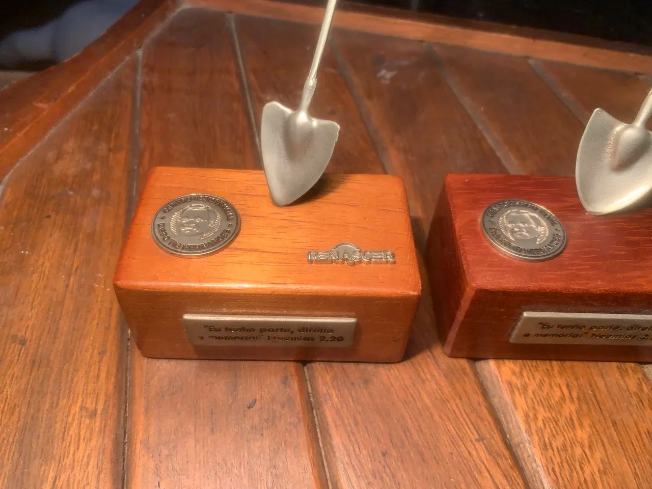 Dois troféus ou peças comemorativas personalizadas - Foto 3