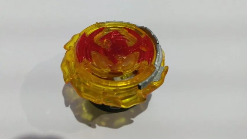 Beyblade Burst revive Phoenix usado sem lançador.