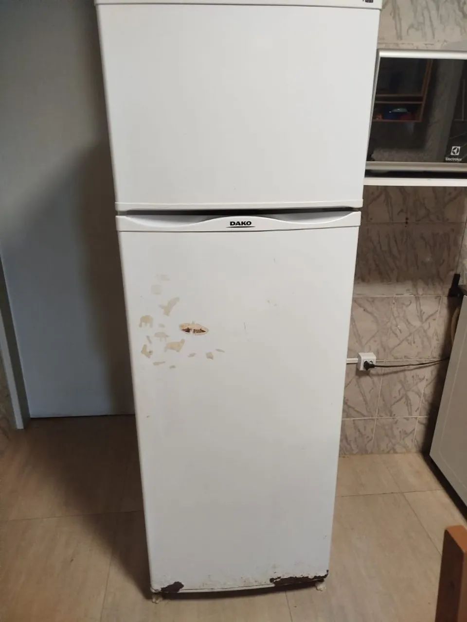 VENDE SE GELADEIRA DAKO USADA  - Foto 3