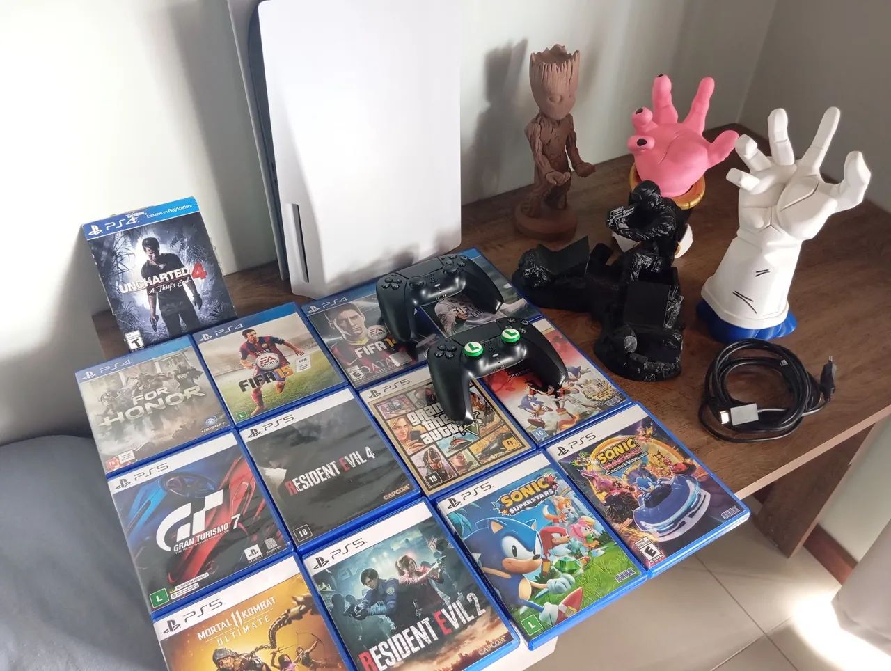 PlayStation 5 + 13 Jogos + 2 Controles Originais + Bases Geek - Completo - Foto 2