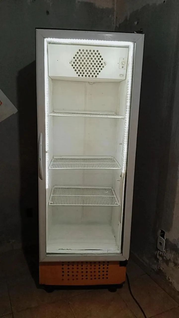 Expositor de bebidas funcionando perfeitamente 
