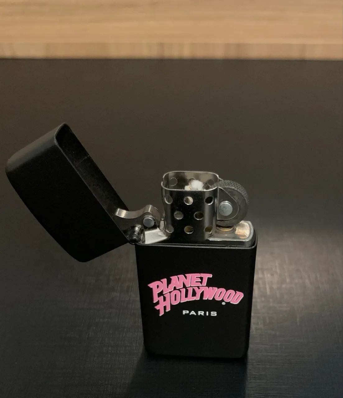 Zippo Original Planet Hollywood Paris - Com Lata e Caixa - Foto 3