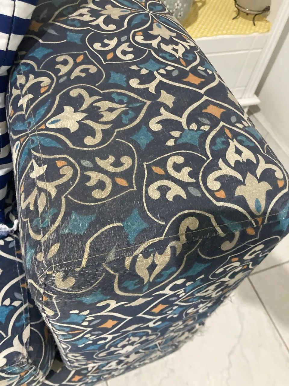 Sofá de três lugares