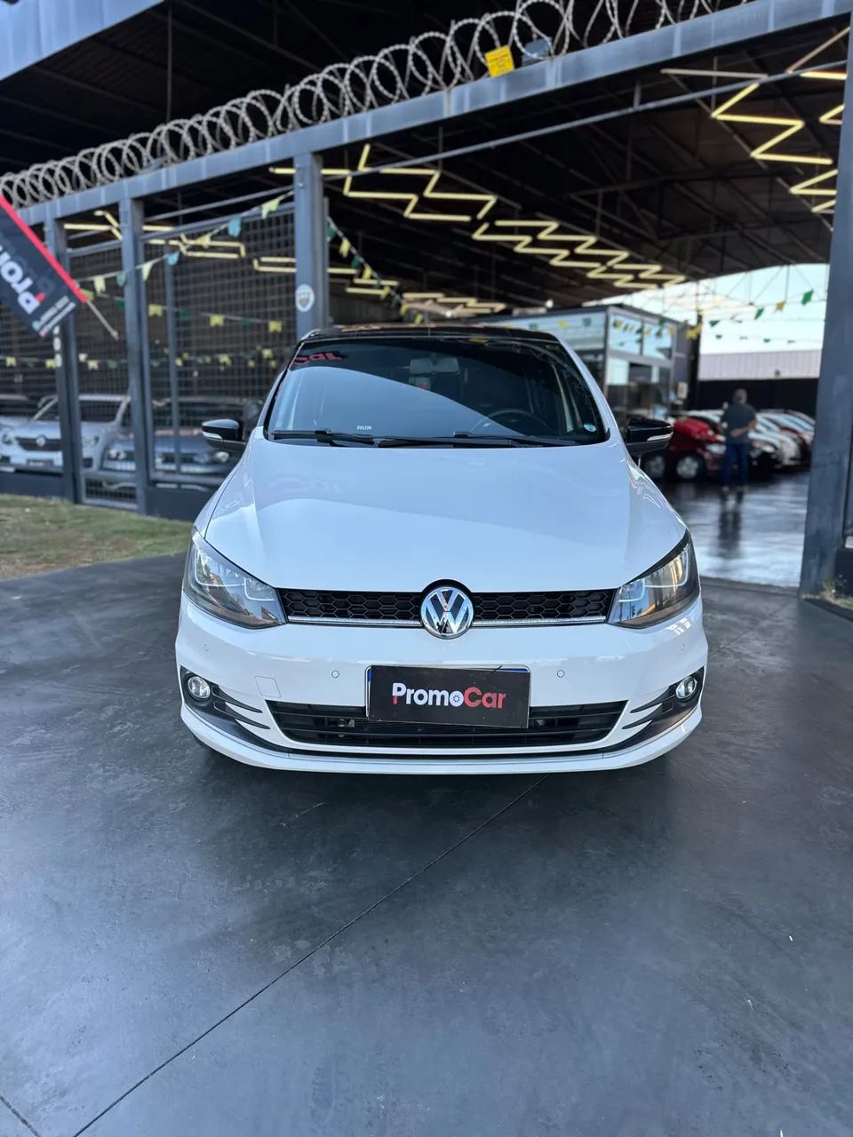 Volkswagen Fox 1.6 MI Total Flex 8V 5P 2017 - Foto 2