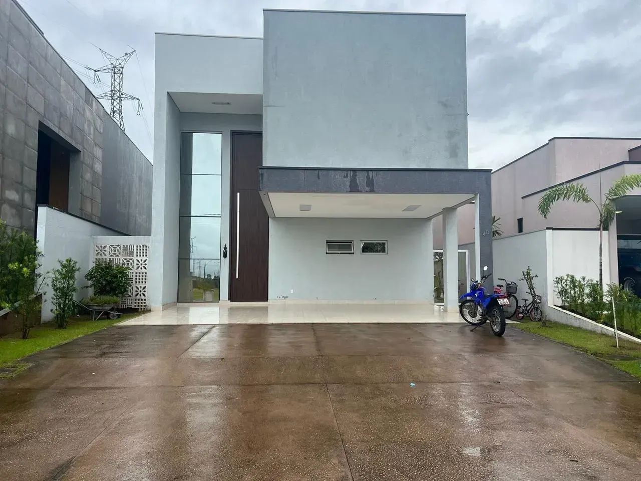 EXCELENTE CASA DE ALTO PADRÃO NO ALPHAVILLE.