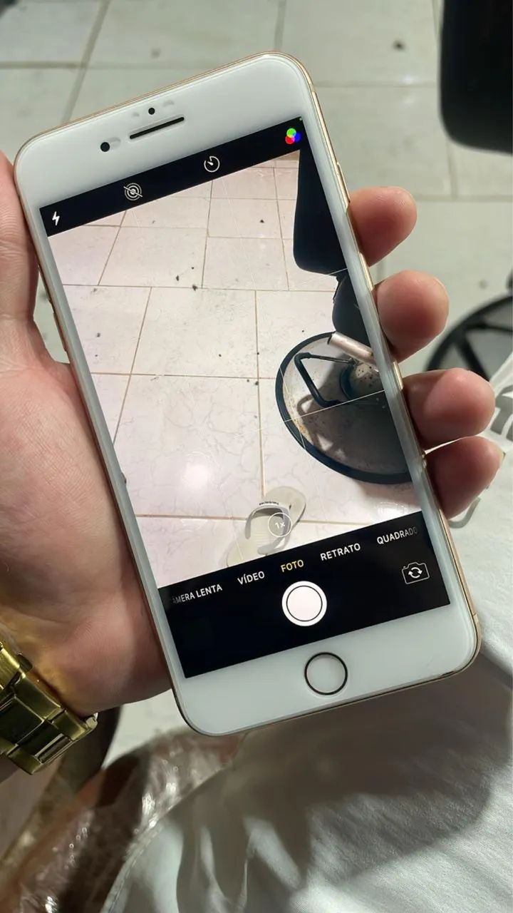 Vendo iphone 8 plus 64 giga pegando tudo  - Foto 2