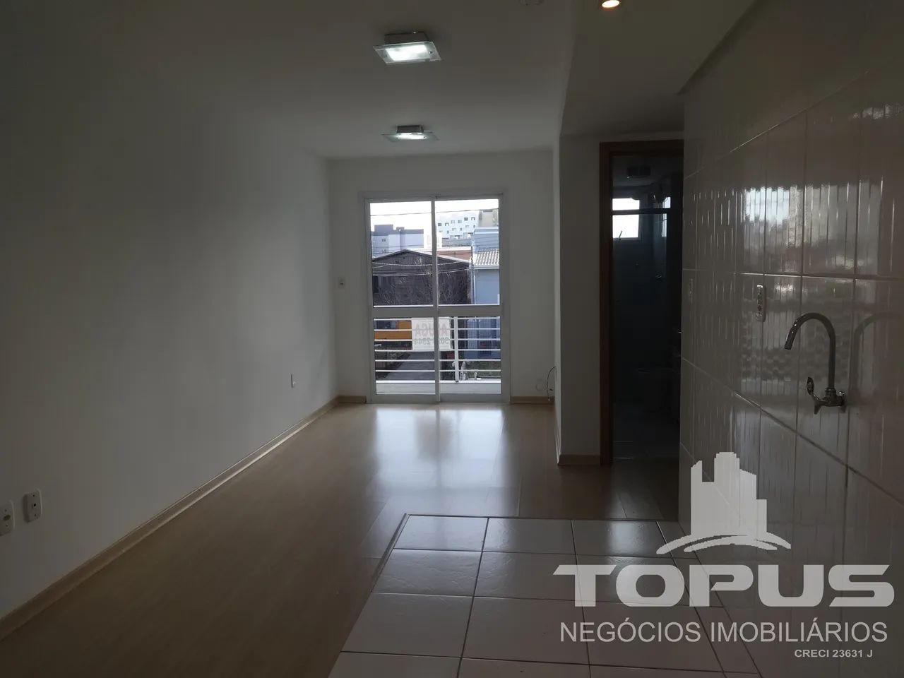 Ótima Posição Solar, com Sacada e Terraço - Foto 2