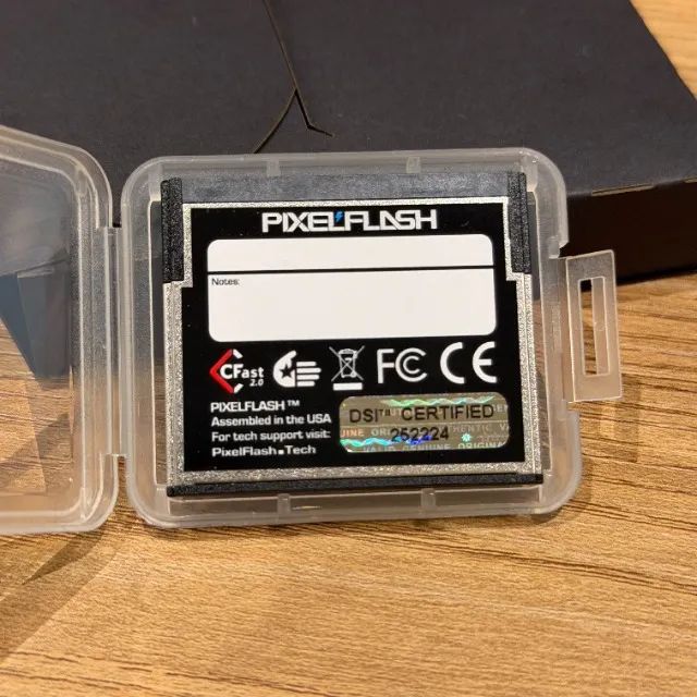 Cartão CFast PixelFlash 2.0 de 1 TB - 3700X HyperCore 565MB/s