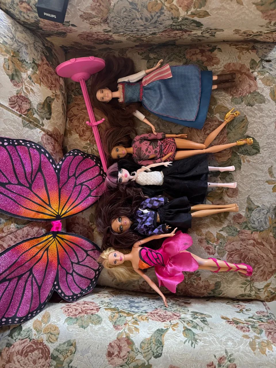 Lote de barbies, princesa e boneca tipo mh