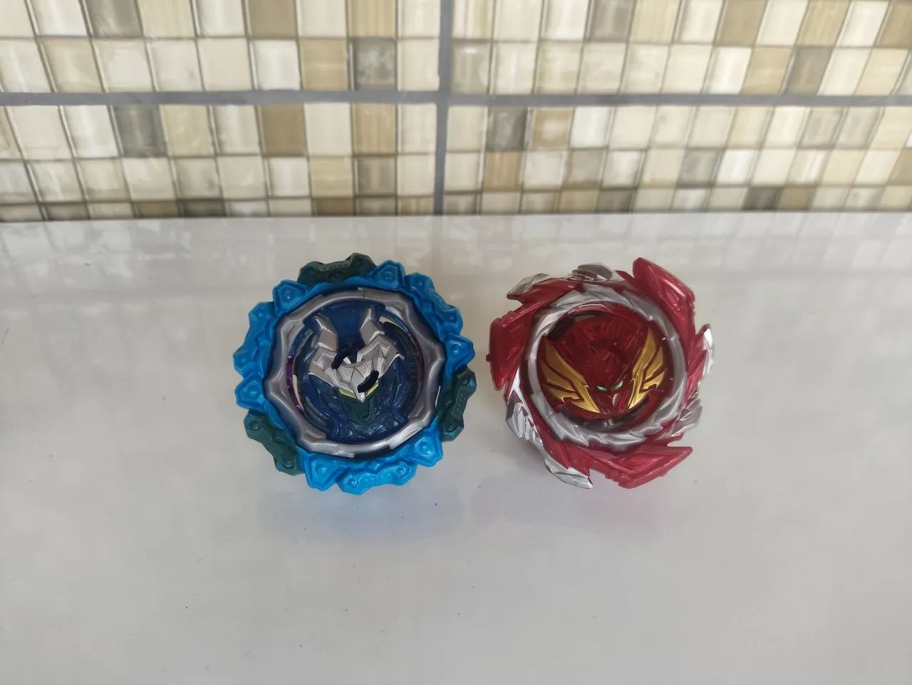 Beyblades: Savior Valkyrie + Gilded Nêmesis N7