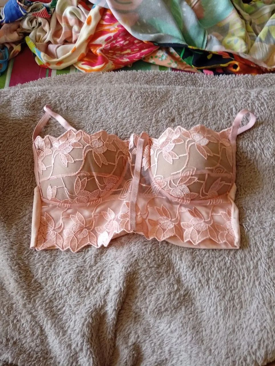 Cropped floral de renda