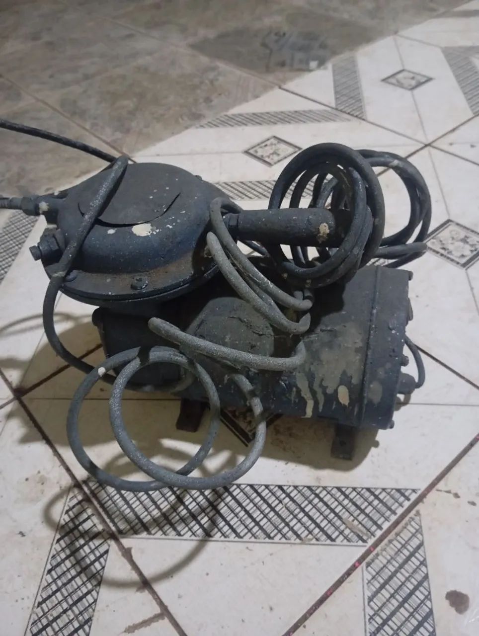 Vende-se compressor pequeno 