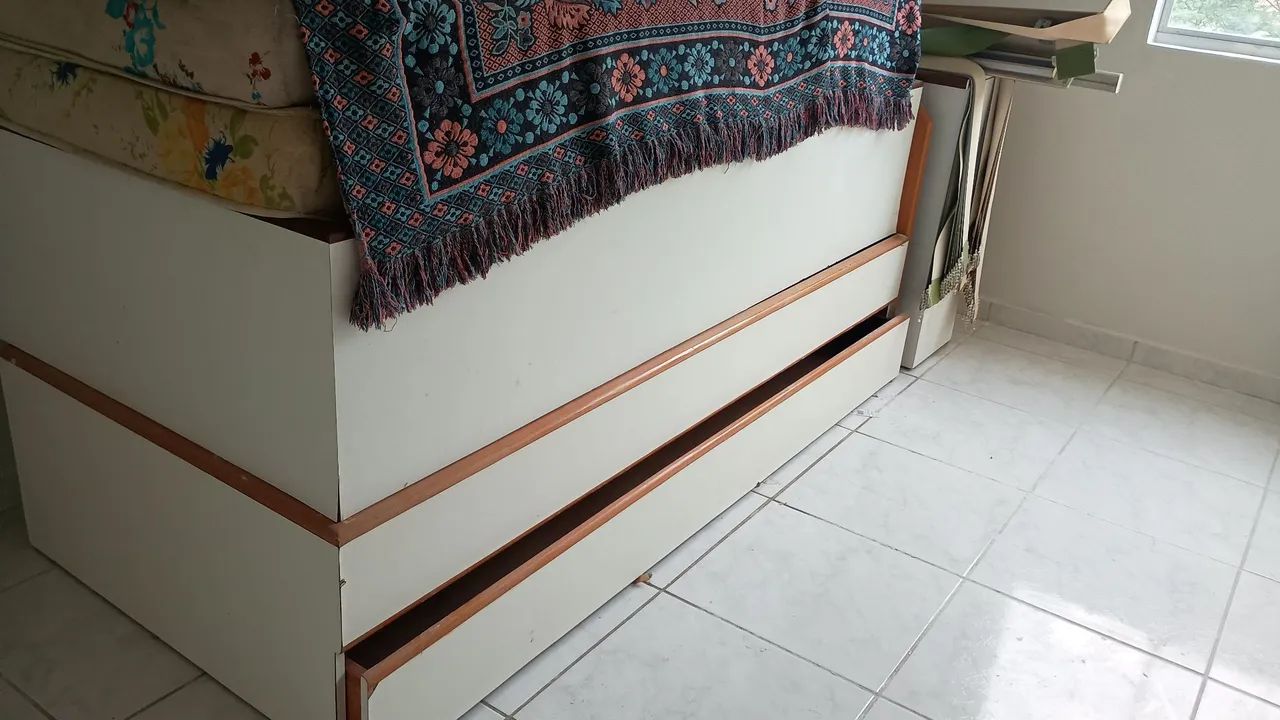 Sofá,rack, cadeira de balanço,e duas camas de solteiro, tudo no precinho.  - Foto 2