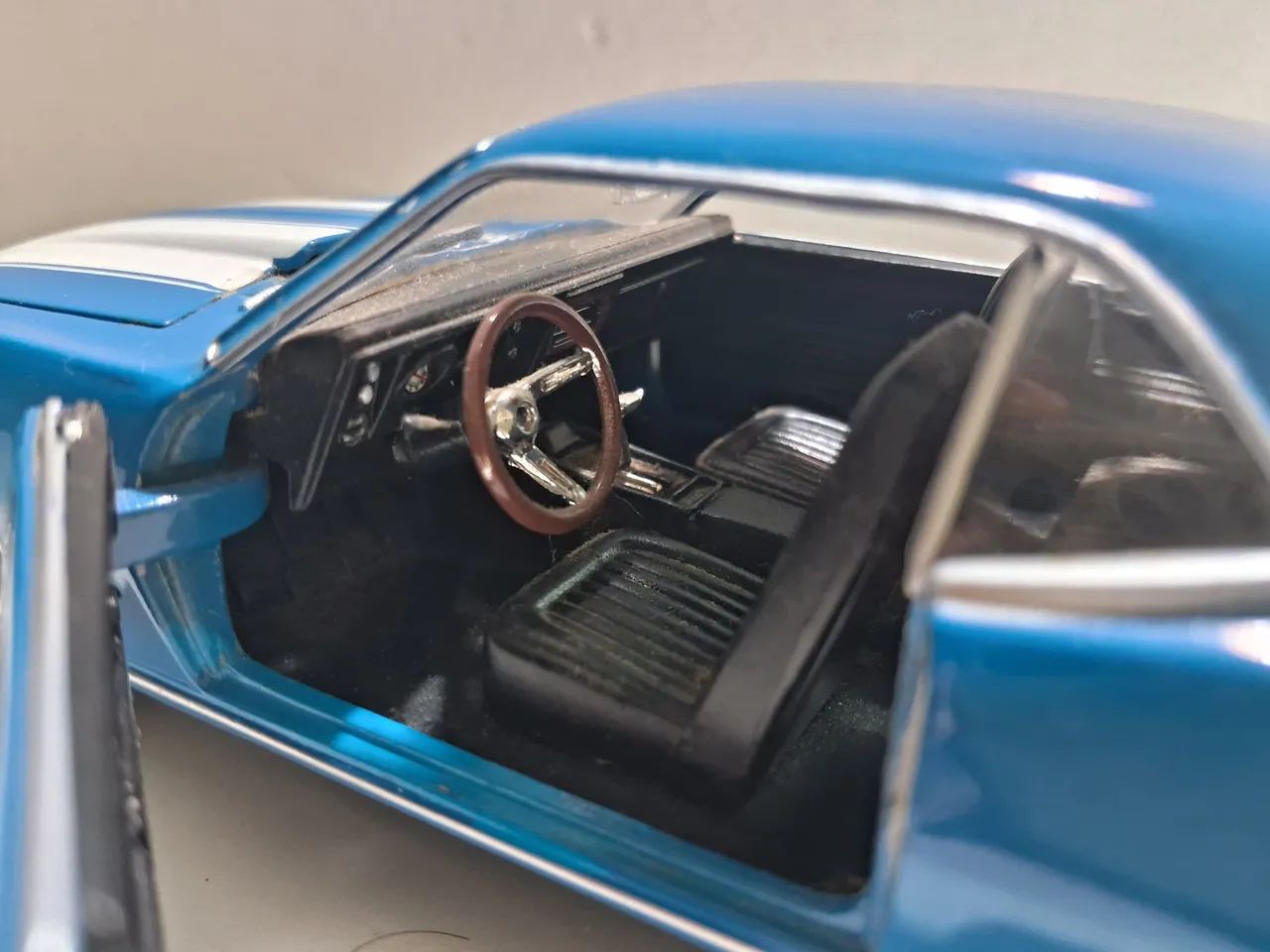 Miniatura Chevy Camaro Z28 Azul escala 1.24 - Foto 4
