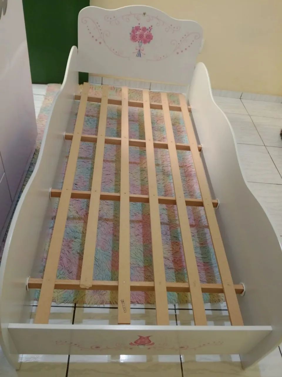  Cama infantil menina e berço com colchão 