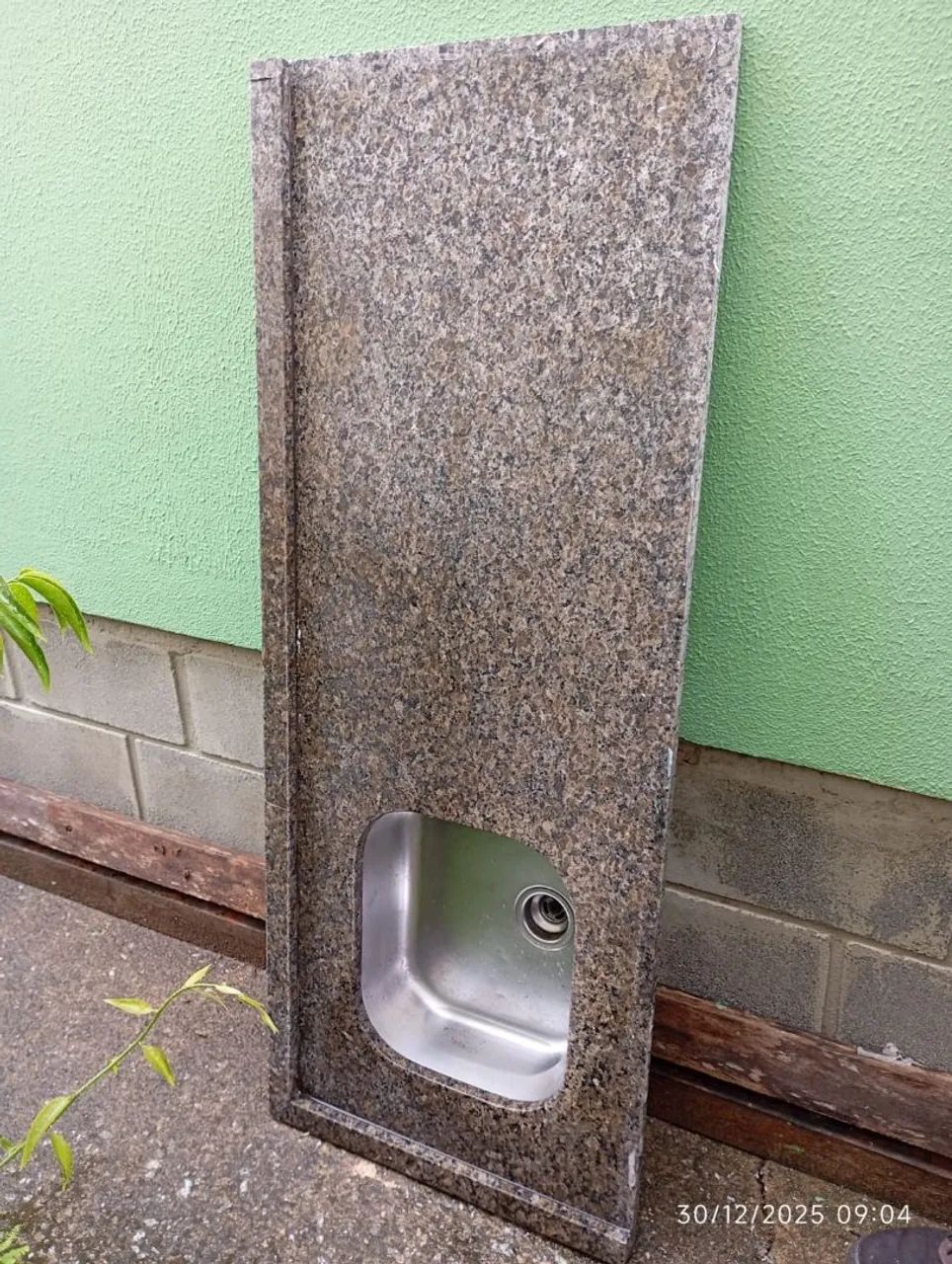 PIA EM GRANITO COM CUBA DE INOX 