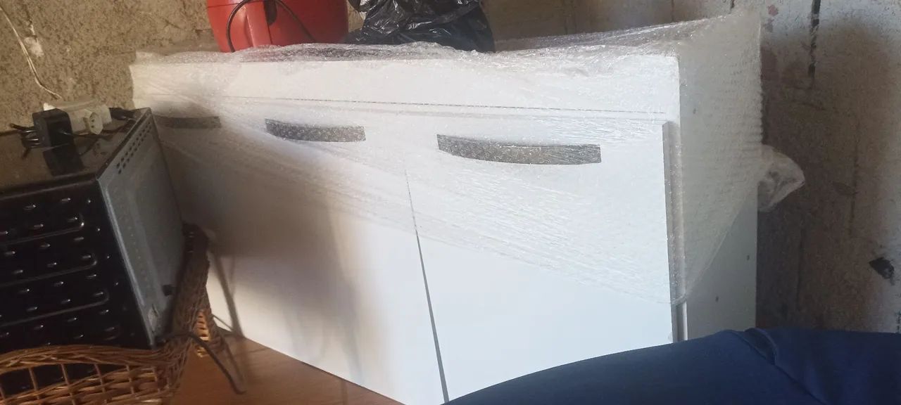 Armário ótimo estado, material bom