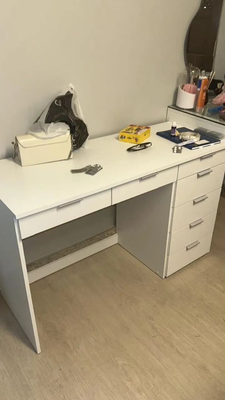 Cômoda com Gavetas 