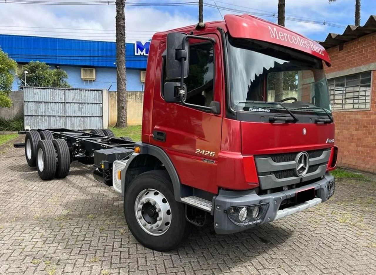 Caminhão MB Atego 2426  6x2