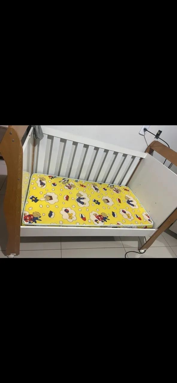 Berço com colchão 