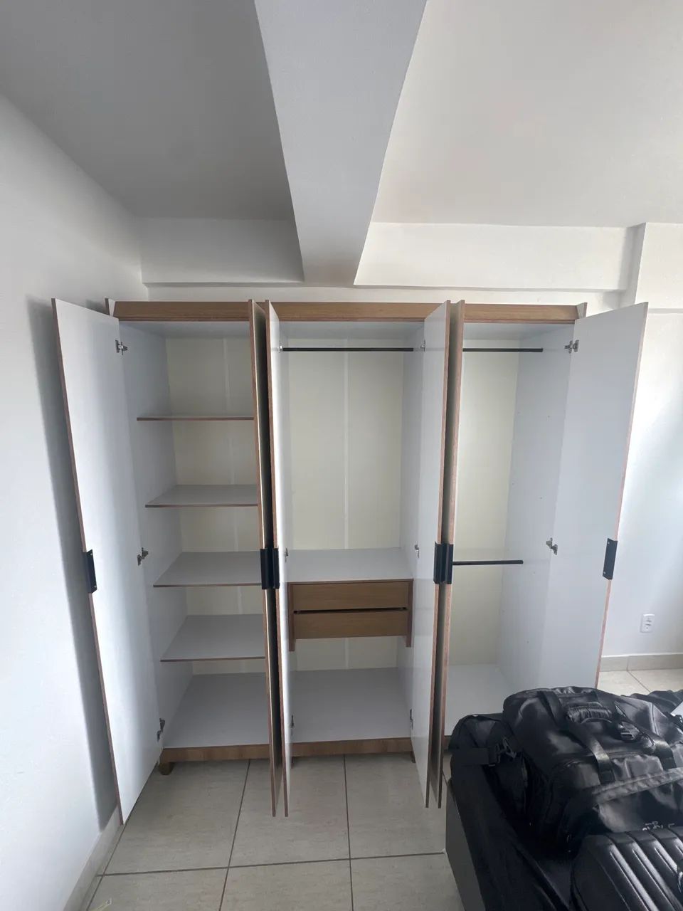 Guarda roupa 6 portas  - Foto 2